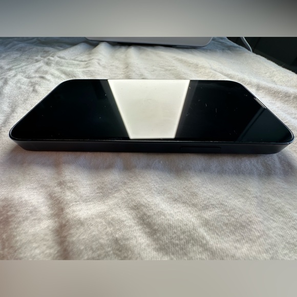 iPhone 13 Mini 128GB Midnight Unlocked - Picture 4 of 7